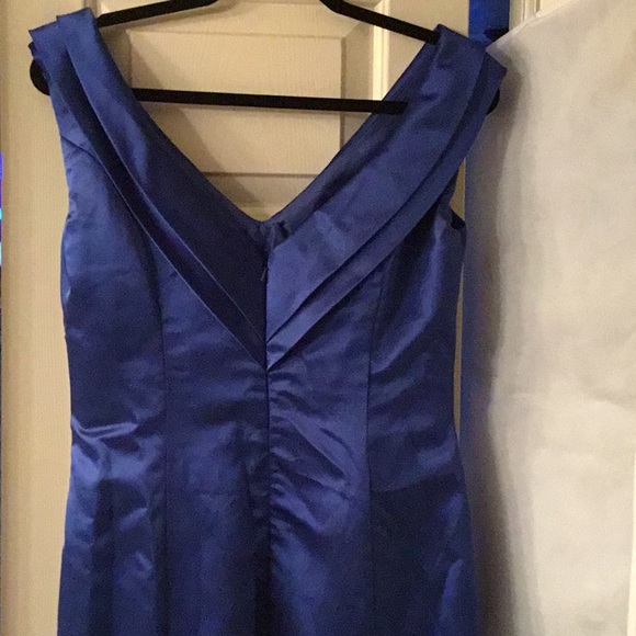 Sheath/Column Satin V-neck Sleeveless Floor-Length Mother of the Bride Dresse - Picture 11 of 11